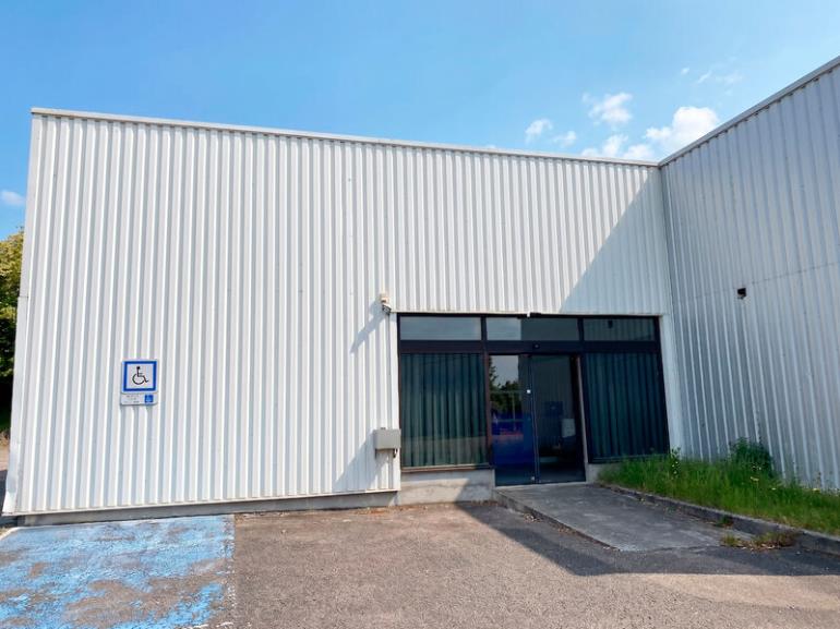 Photo de Une surface à usage de commerce ou d'activité à louer à Houdemont - 250m² - Nancy Porte Sud - Proche axes autoroutiers 