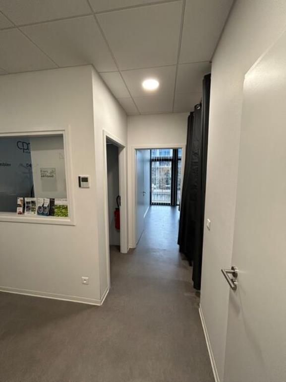 Photo de Bureaux à louer à Maxéville - 82m² - ZAC du Plateau de Haye -  Proche axes autoroutiers 